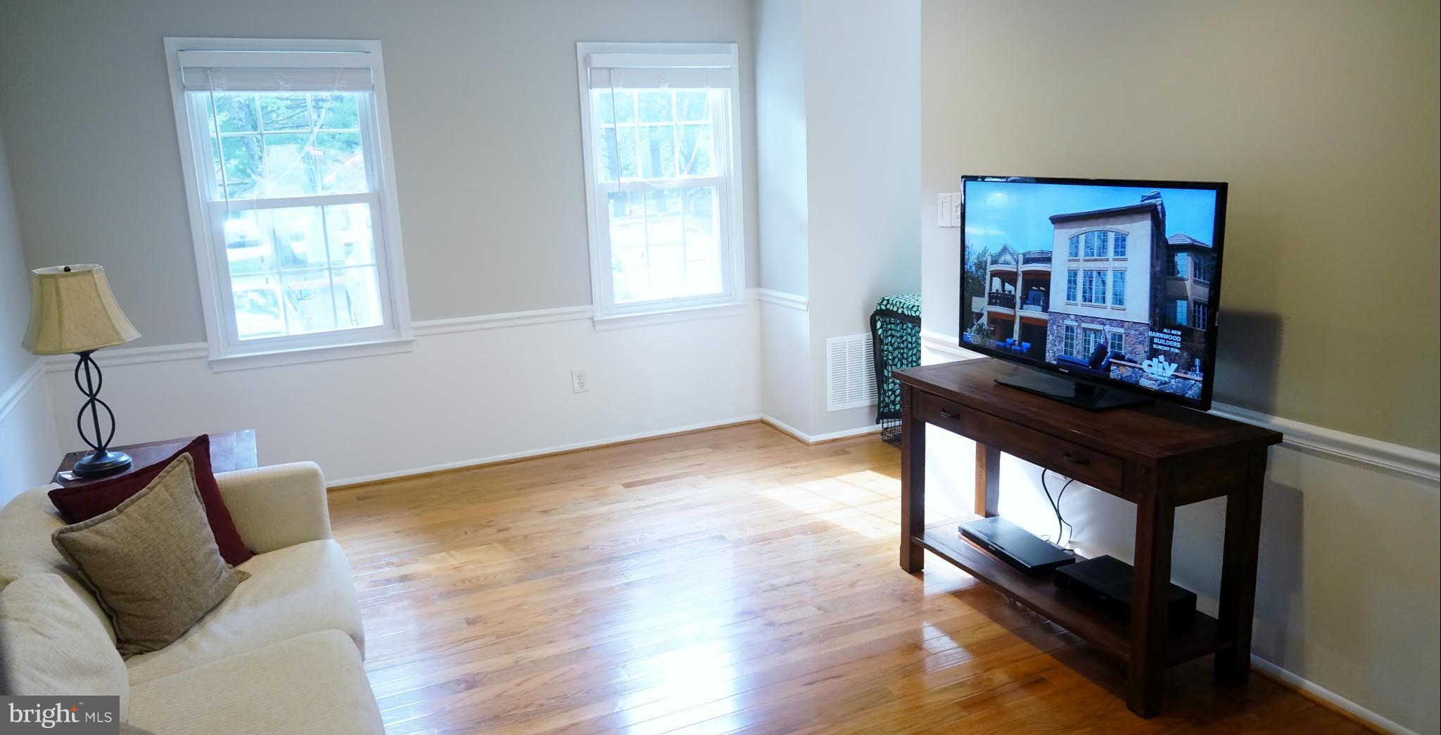 8373 Luce Court Springfield, VA 22153 - Photo 4 of 27 Family Room