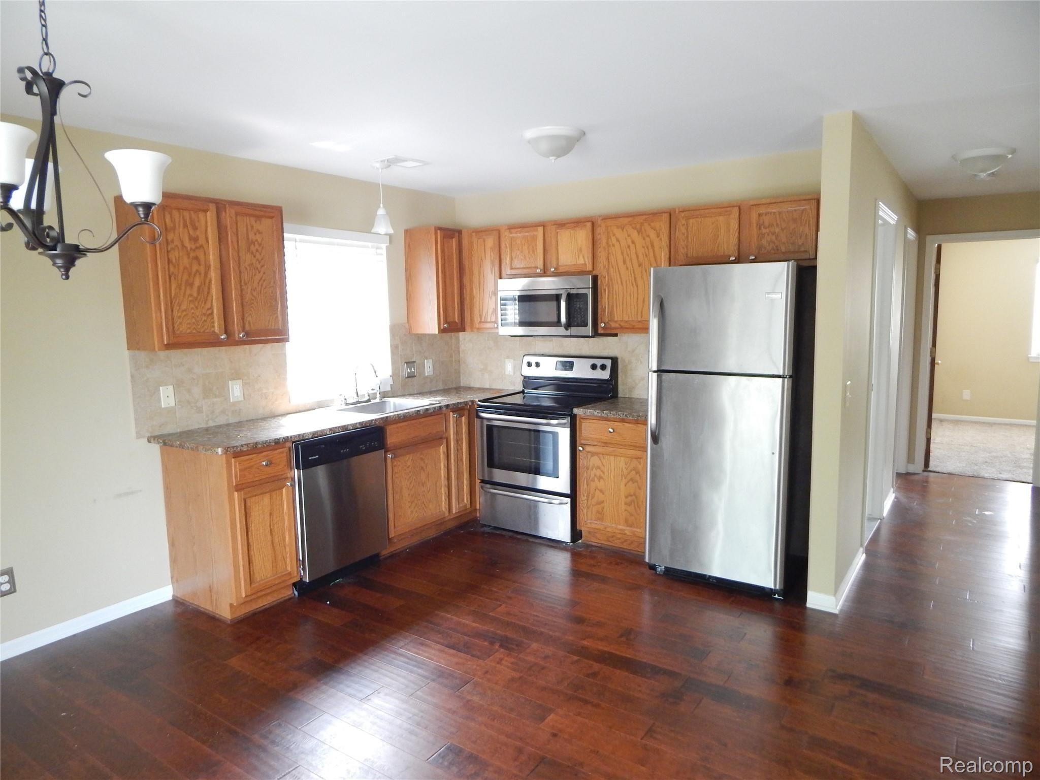 18530 East 14 Mile Road Fraser, MI 48026 - Photo 21 of 23 DSCN2451 - Copy.JPG