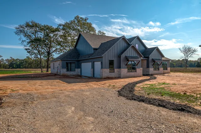 $763,999 | 124 El Paso Bend, New Waverly, TX 77358