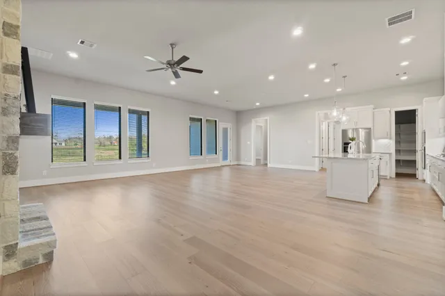 $763,999 | 124 El Paso Bend, New Waverly, TX 77358