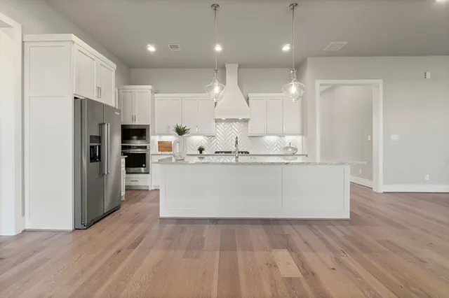 $763,999 | 124 El Paso Bend, New Waverly, TX 77358