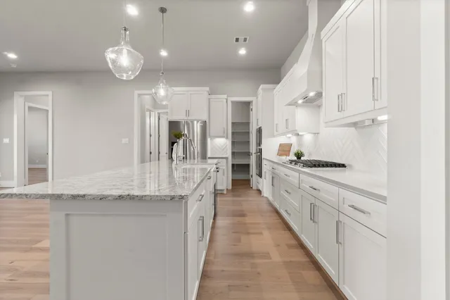 $763,999 | 124 El Paso Bend, New Waverly, TX 77358