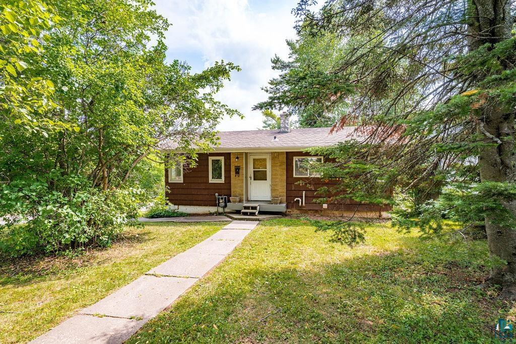 4930 Oneida Street Duluth, MN 55804 - Photo 1 of 19 View of front of property featuring a front yard