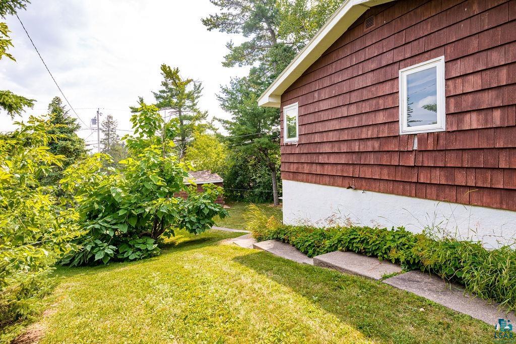4930 Oneida Street Duluth, MN 55804 - Photo 14 of 19 View of yard