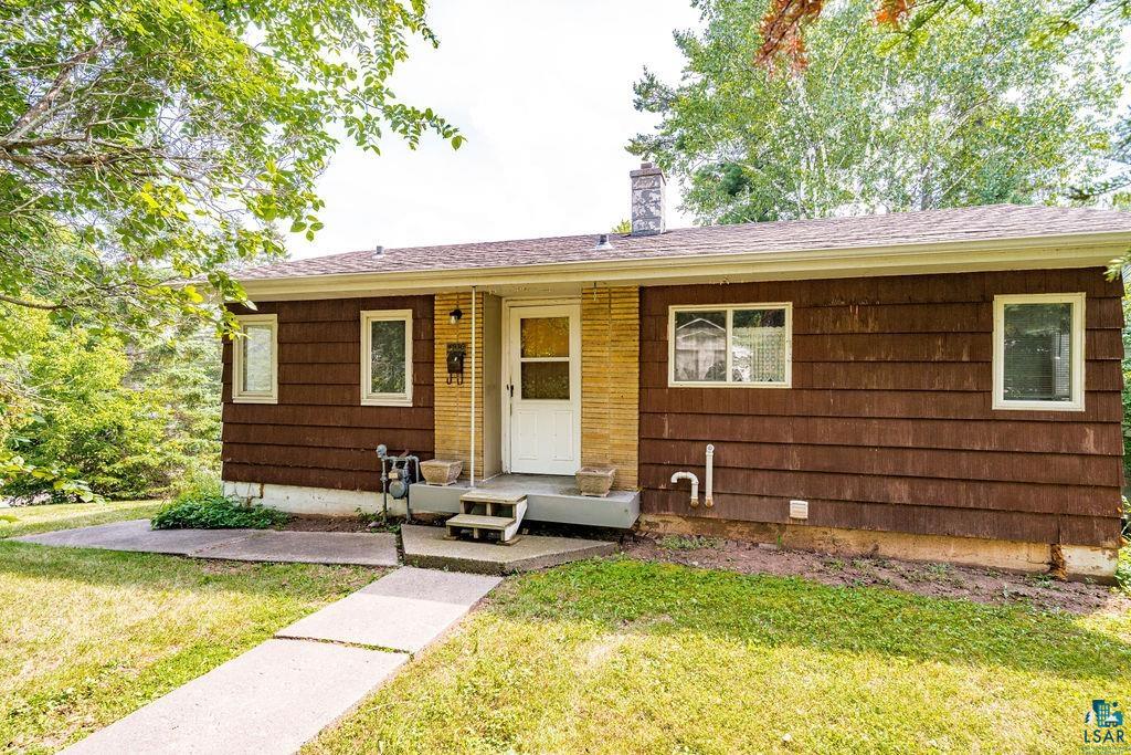 4930 Oneida Street Duluth, MN 55804 - Photo 17 of 19 Single story home featuring a front yard