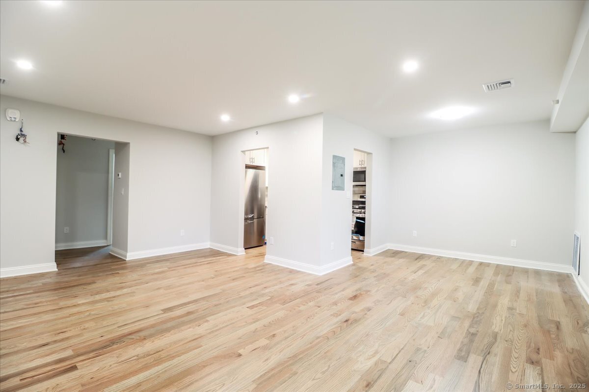 50 Greenhouse Road, Unit 42C Bridgeport, CT 06606 - Photo 13 of 26 View from dining area to entry way