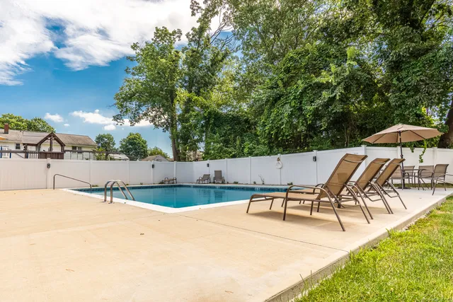 $199,900 | 50 Greenhouse Road, Unit 42C, Bridgeport, CT 06606