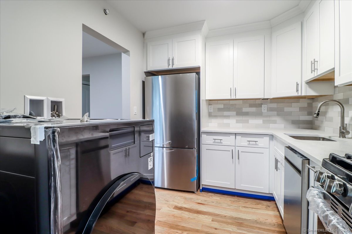 50 Greenhouse Road, Unit 42C Bridgeport, CT 06606 - Photo 3 of 26 Beautiful white cabinetry