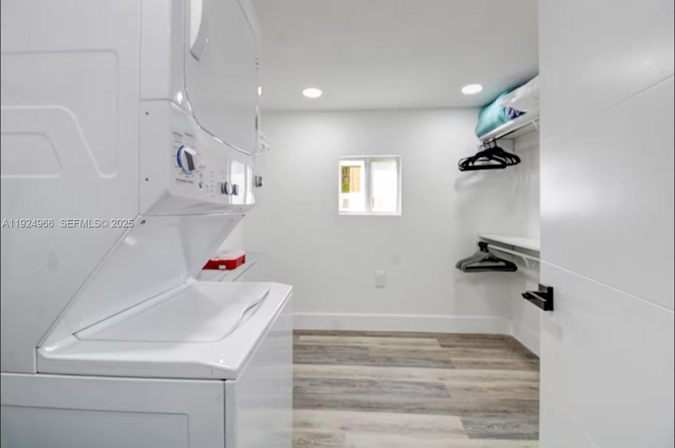 470 Northeast 110th Street Miami, FL 33161 - Photo 12 of 20 a bathroom with a tub and shower