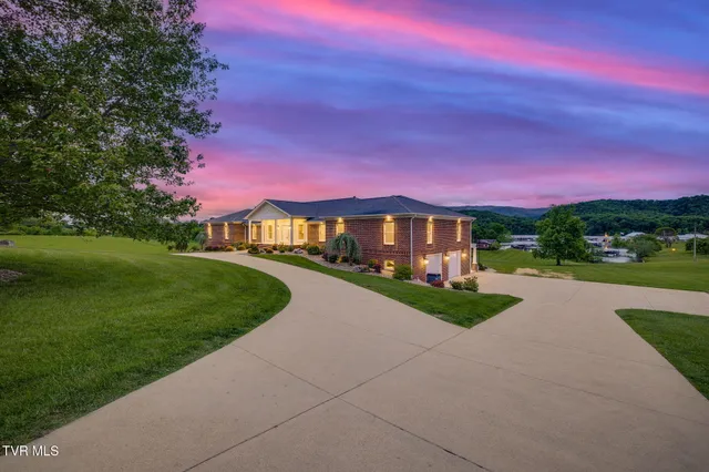 $1,290,000 | 20484 Lake Road, Abingdon, VA 24211