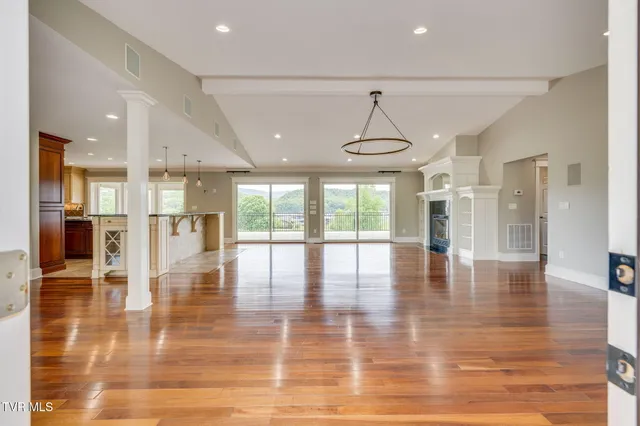 $1,290,000 | 20484 Lake Road, Abingdon, VA 24211