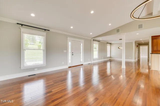 $1,290,000 | 20484 Lake Road, Abingdon, VA 24211