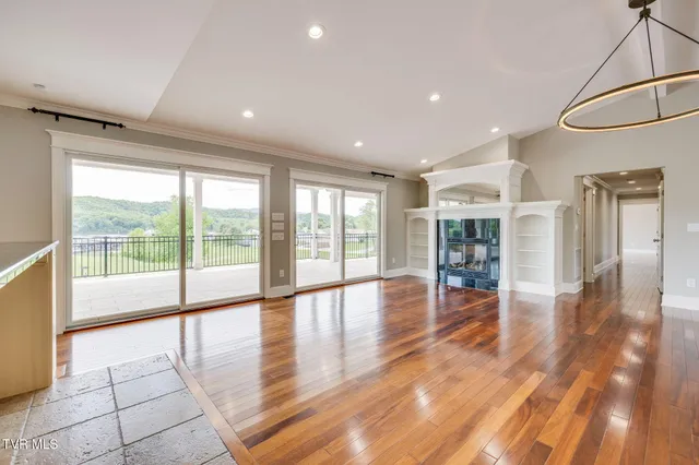 $1,290,000 | 20484 Lake Road, Abingdon, VA 24211