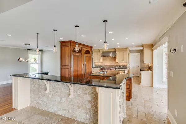 $1,290,000 | 20484 Lake Road, Abingdon, VA 24211