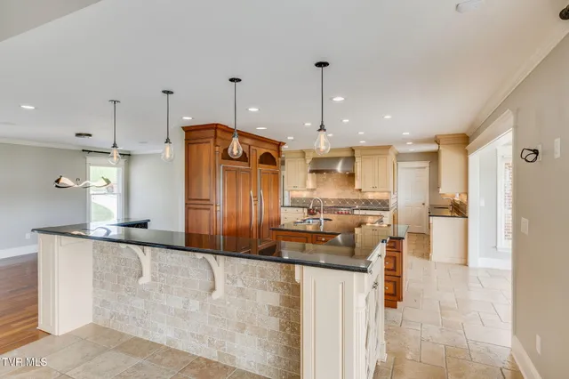 $1,290,000 | 20484 Lake Road, Abingdon, VA 24211