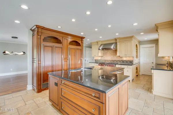 $1,290,000 | 20484 Lake Road, Abingdon, VA 24211