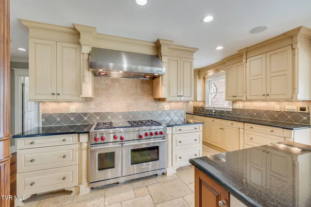 $1,290,000 | 20484 Lake Road, Abingdon, VA 24211