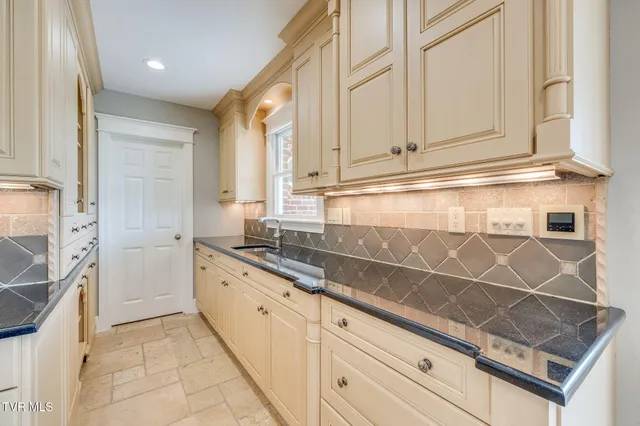 $1,290,000 | 20484 Lake Road, Abingdon, VA 24211