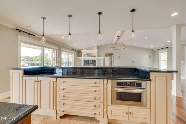 $1,290,000 | 20484 Lake Road, Abingdon, VA 24211