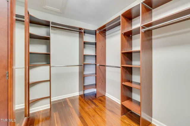 $1,290,000 | 20484 Lake Road, Abingdon, VA 24211