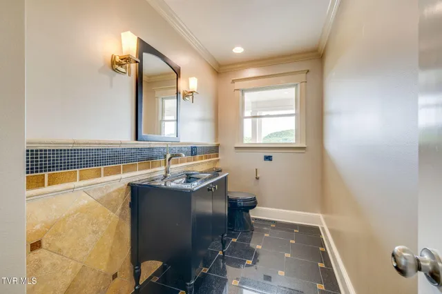 $1,290,000 | 20484 Lake Road, Abingdon, VA 24211