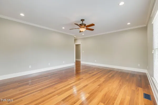 $1,290,000 | 20484 Lake Road, Abingdon, VA 24211