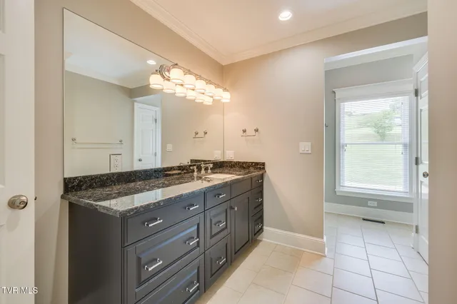 $1,290,000 | 20484 Lake Road, Abingdon, VA 24211