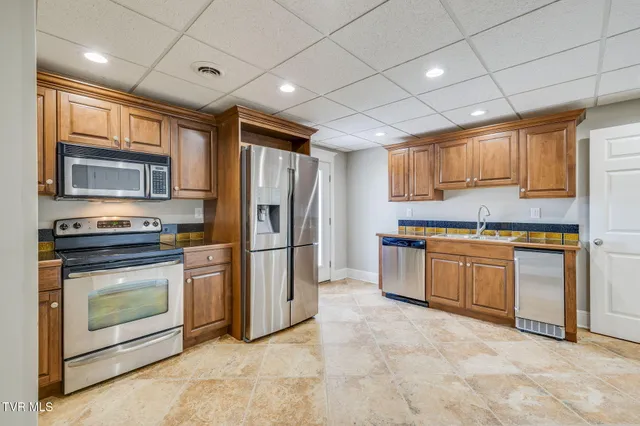 $1,290,000 | 20484 Lake Road, Abingdon, VA 24211