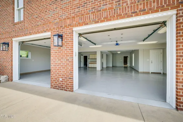 $1,290,000 | 20484 Lake Road, Abingdon, VA 24211