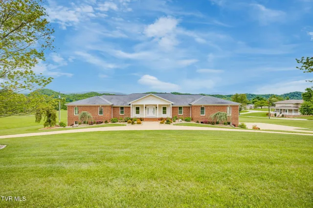 $1,290,000 | 20484 Lake Road, Abingdon, VA 24211