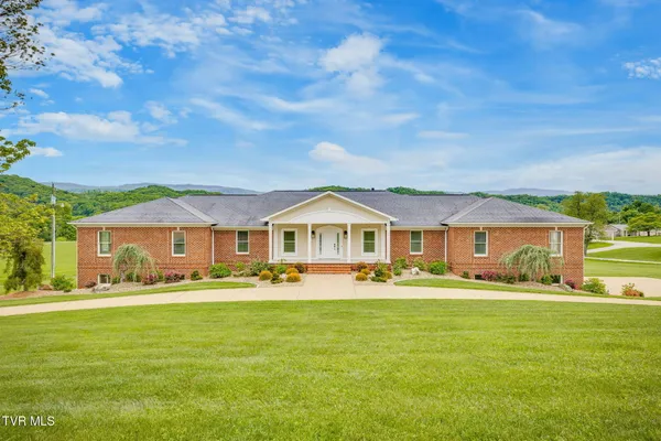 $1,290,000 | 20484 Lake Road, Abingdon, VA 24211