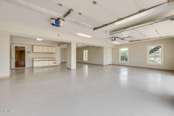 $1,290,000 | 20484 Lake Road, Abingdon, VA 24211