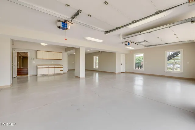 $1,290,000 | 20484 Lake Road, Abingdon, VA 24211