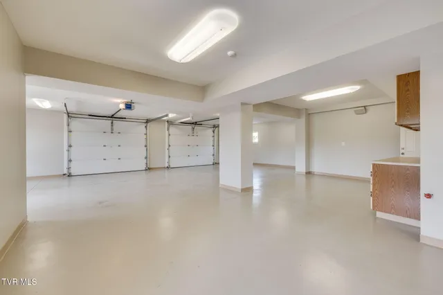 $1,290,000 | 20484 Lake Road, Abingdon, VA 24211