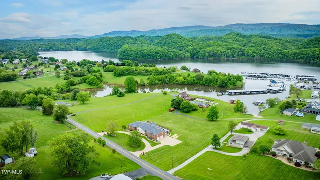 $1,290,000 | 20484 Lake Road, Abingdon, VA 24211