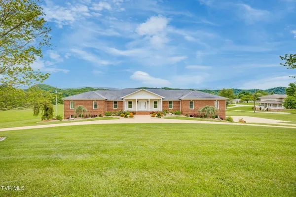 $1,290,000 | 20484 Lake Road, Abingdon, VA 24211
