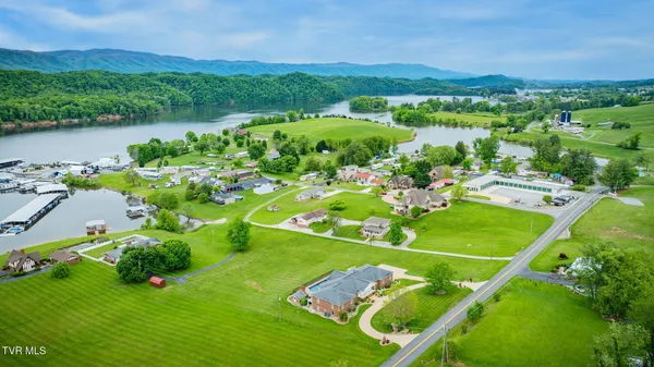 $1,290,000 | 20484 Lake Road, Abingdon, VA 24211