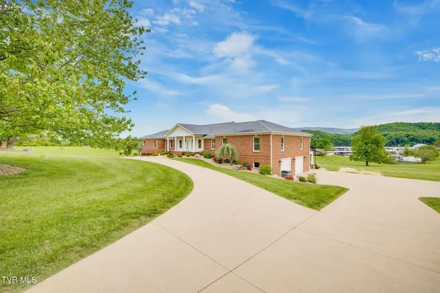 $1,290,000 | 20484 Lake Road, Abingdon, VA 24211