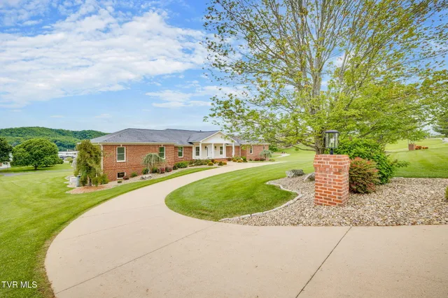 $1,290,000 | 20484 Lake Road, Abingdon, VA 24211