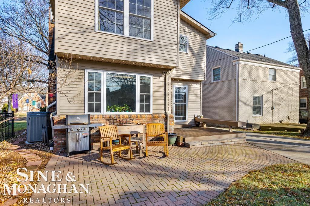 1379 Hampton Road Grosse Pointe, MI 48236 - Photo 34 of 42 50128952-e27d44c7-64f7-44a1-bb00-9c7c4a9c7b61.JPG