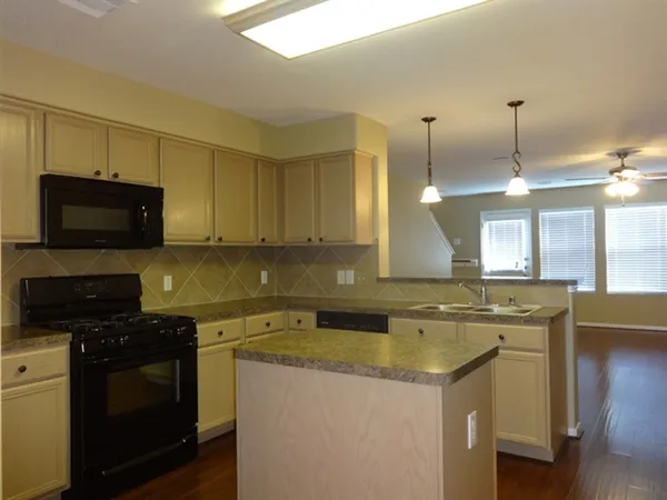 $2,125 | 16727 Foursquare Drive, Conroe, TX 77385