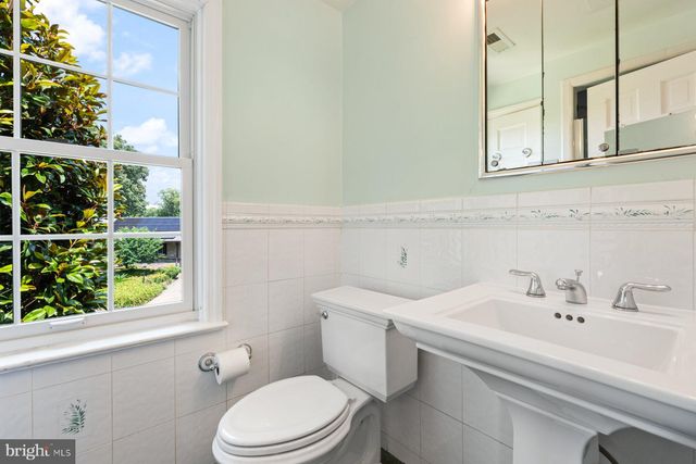 $1,500,000 | 1812 North Hollister Street, Arlington, VA 22205