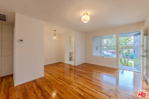 $2,500 | 302 North Maple Street, Burbank, CA 91505