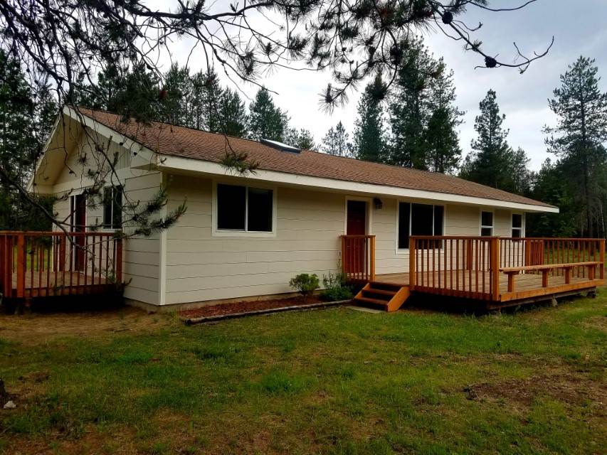 7815 East Hamilton Road Chattaroy, WA 99003 - Photo 1 of 20