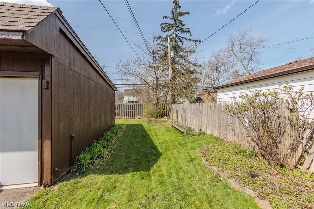 2472 Eaton Road Cleveland, OH 44118 - Photo 48 of 50 View of yard