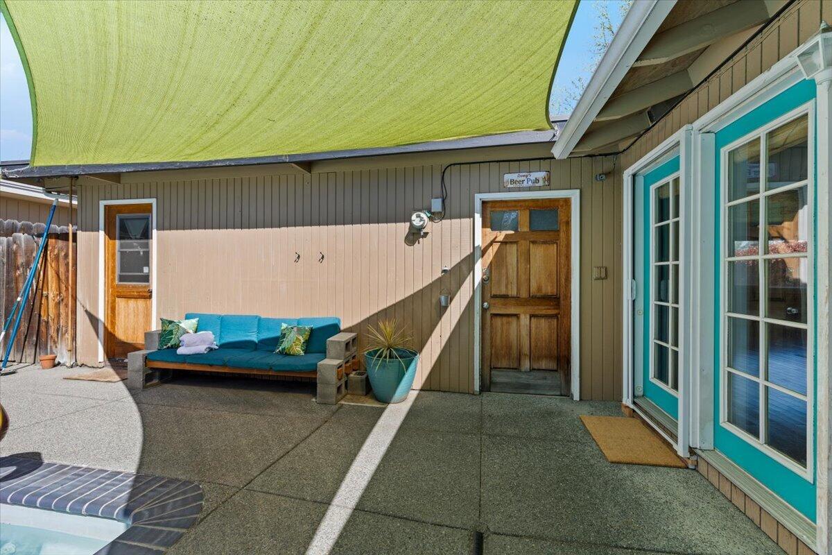 113 Houston Road Phoenix, OR 97535 - Photo 25 of 29 a house view with a outdoor space