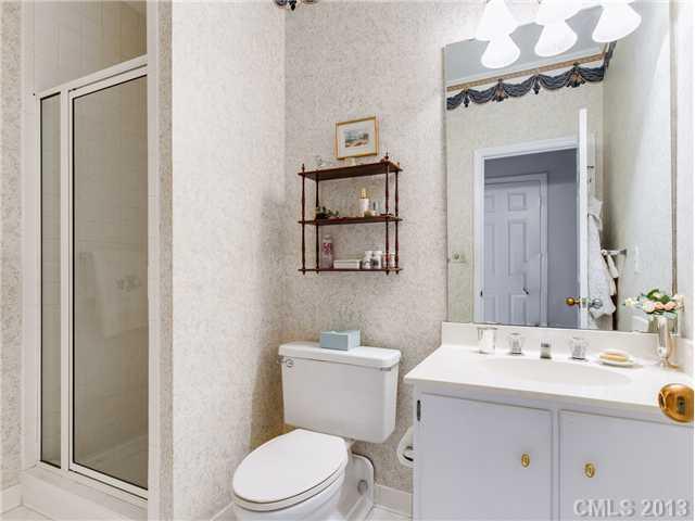 820 Cherokee Road, Unit J2 Charlotte, NC 28207 - Photo 11 of 14 Gallery Image 11