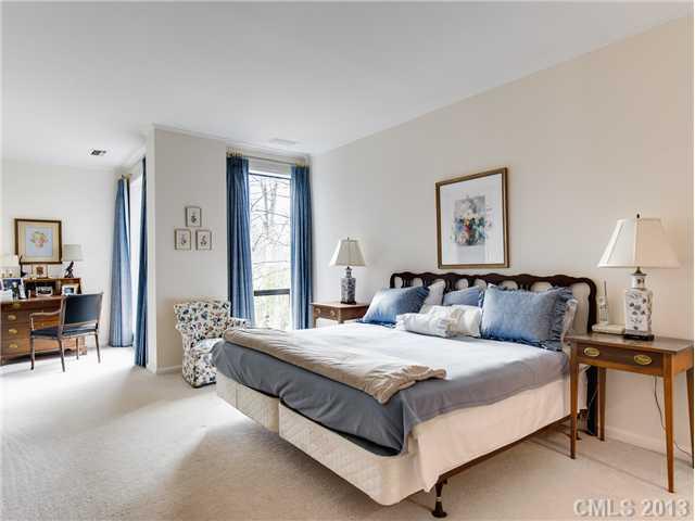 820 Cherokee Road, Unit J2 Charlotte, NC 28207 - Photo 12 of 14 Gallery Image 12