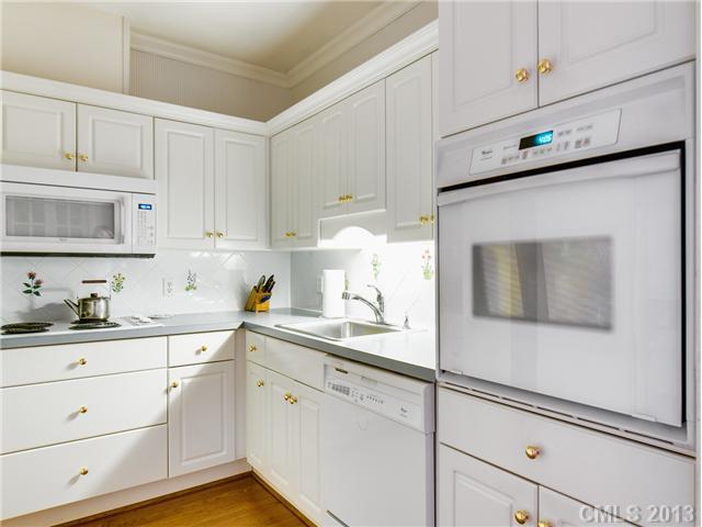 820 Cherokee Road, Unit J2 Charlotte, NC 28207 - Photo 3 of 14 Gallery Image 3