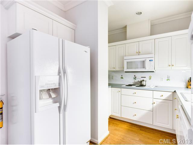 820 Cherokee Road, Unit J2 Charlotte, NC 28207 - Photo 5 of 14 Gallery Image 5